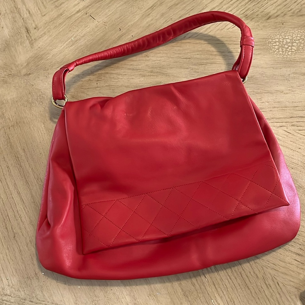 Vintage Y2K red purse, clean interior, no scratches or flaws. EUC smoke free